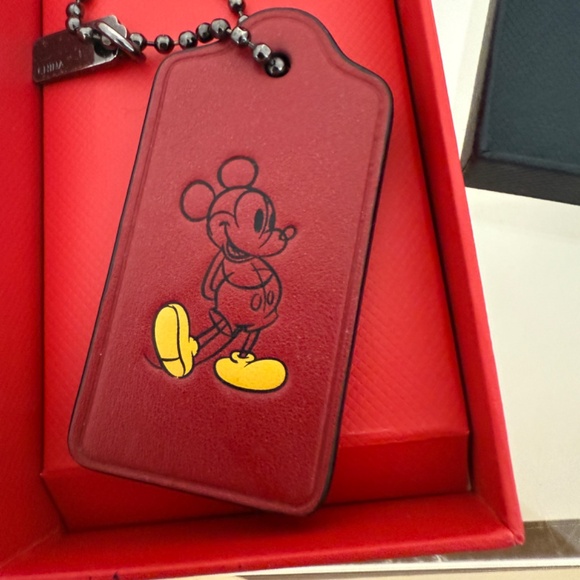 Rare Disney x Coach Mickey Mouse Red Hang Tag Original Box - Picture 7 of 7